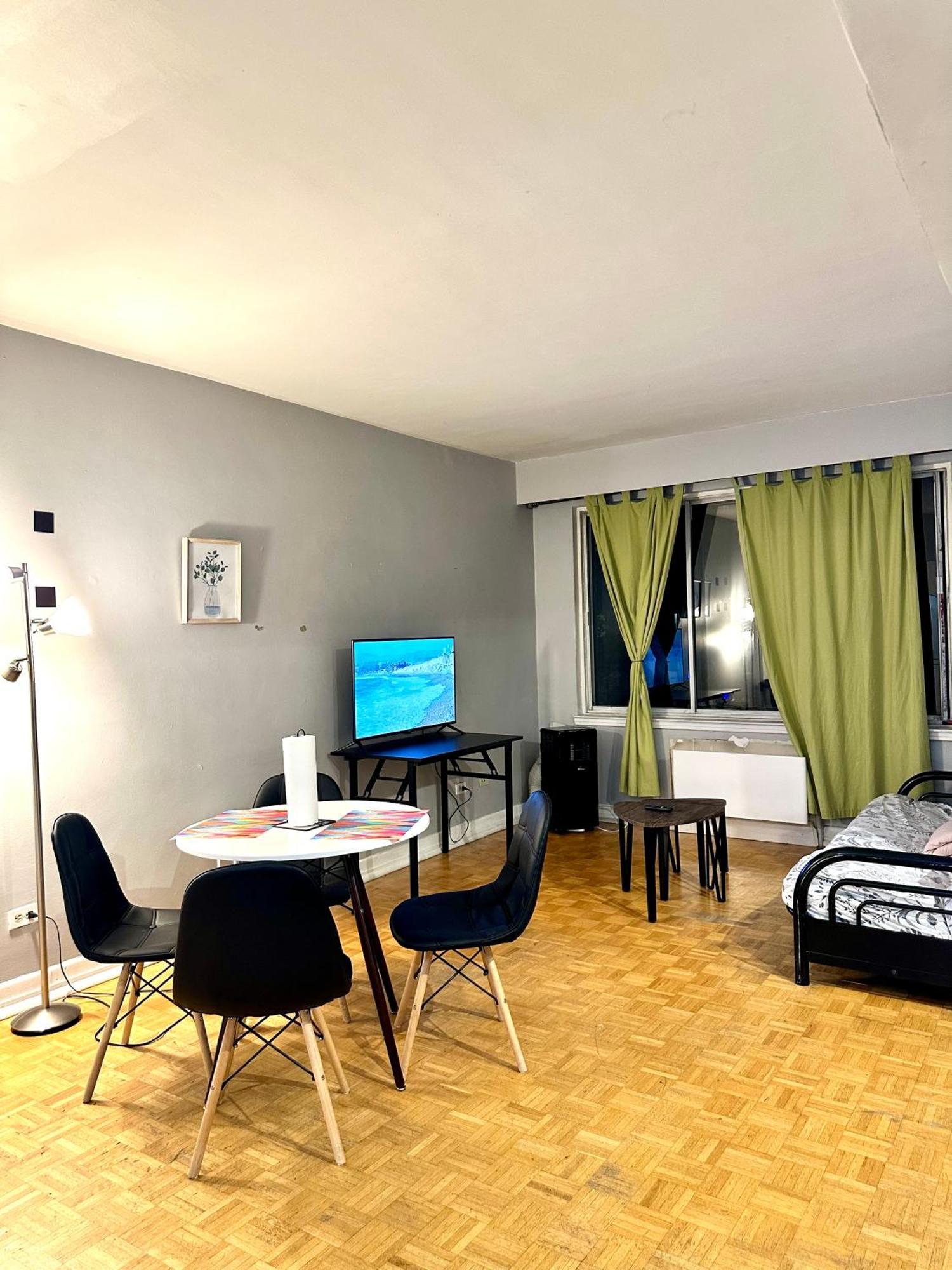 Affordable Cuttie 4 Persons 2 Beds In Downtown * Montreal